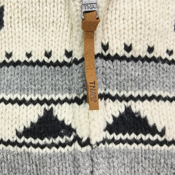 TNA By Artzia 100% Lambswool Cowichan Knit Sweater Hoodie Grey Cream Native - Picture 4 of 9
